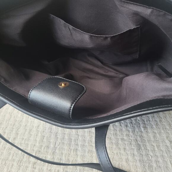 Badgley Mischka Elegant Black and Gold Women's Tote Bag - Picture 6 of 11